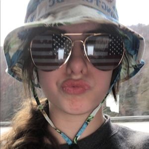 Meet your Posher, Ava